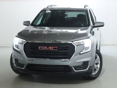 Used 2023 GMC Terrain SLE w/ Driver Convenience Package FWD image 3