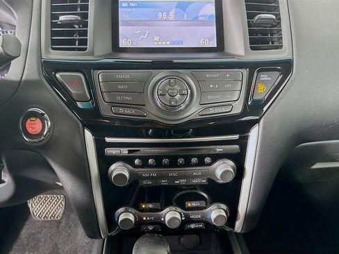 Used 2015 Nissan Pathfinder SV image 22
