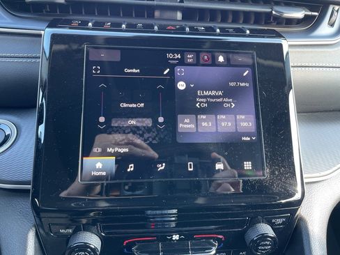 Used 2023 Jeep Grand Cherokee Laredo image 14