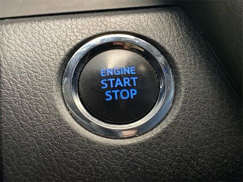 Used 2020 Toyota Camry XLE image 17