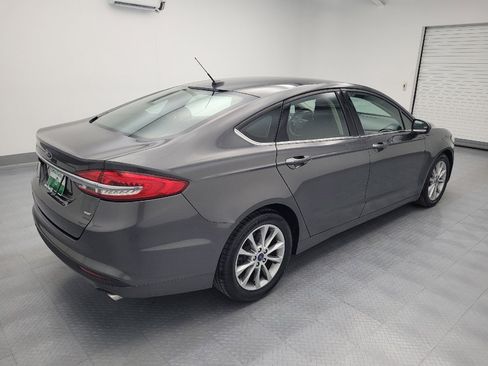 Used 2017 Ford Fusion SE FWD image 10