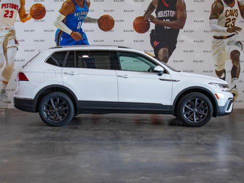 Used 2022 Volkswagen Tiguan SE image 17