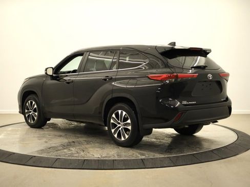 Certified 2023 Toyota Highlander XLE image 5