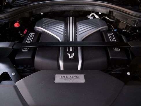 Certified 2022 Rolls-Royce Cullinan Black Badge image 33