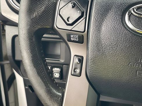 Used 2017 Toyota Tacoma TRD Sport image 23