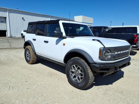 Used 2021 Ford Bronco Badlands image 13