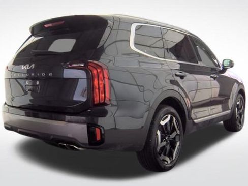 Used 2025 Kia Telluride S FWD image 2