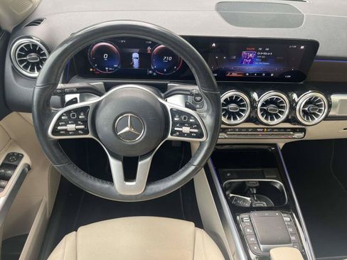 Used 2023 Mercedes-Benz GLB 250 4MATIC image 2