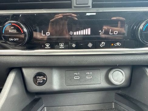 Used 2025 Nissan Rogue SV FWD image 32