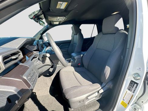 Used 2025 Toyota 4Runner SR5 image 25