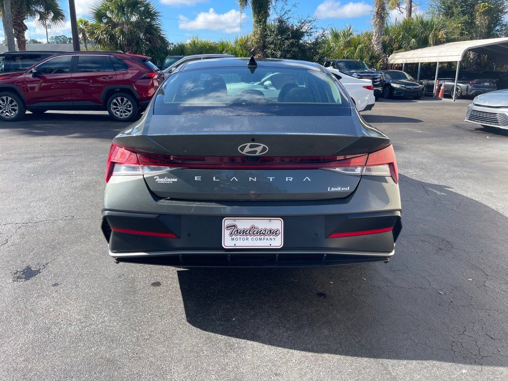 Used 2024 Hyundai Elantra Limited FWD image 4