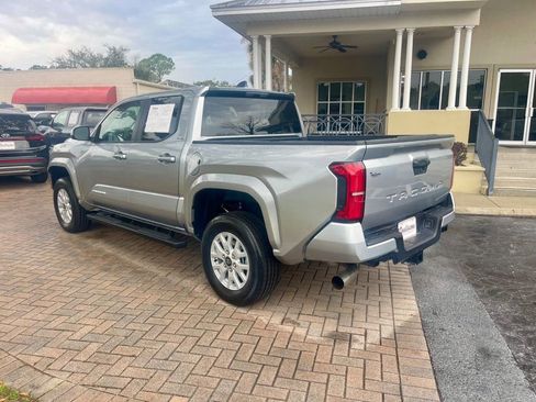 Used 2025 Toyota Tacoma SR5 image 3