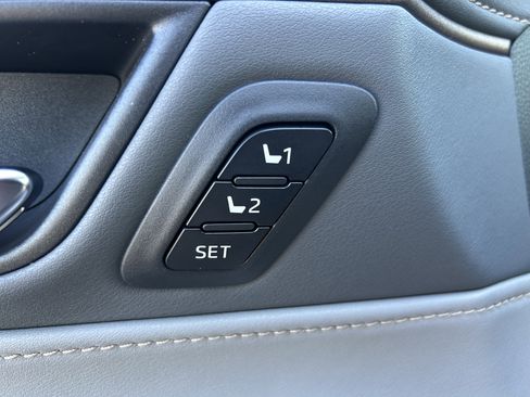 Certified 2022 Toyota Venza Limited w/ Advanced Technology Package image 17