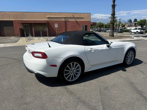 Used 2017 FIAT 124 Spider Lusso RWD image 5