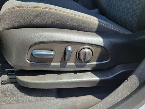 Used 2022 Chevrolet Equinox LT FWD image 24