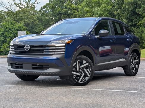 Used 2026 Nissan Kicks SV FWD image 2