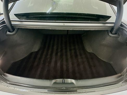 Used 2018 Chrysler 300 Limited AWD/4WD image 31