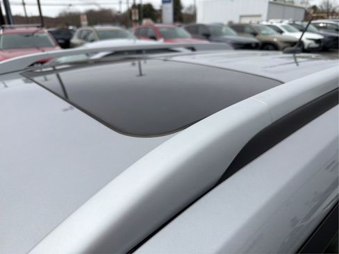 Certified 2025 Hyundai Venue SEL image 12