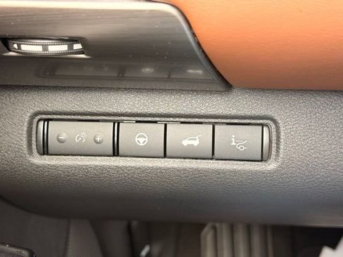 Certified 2024 Nissan Pathfinder Platinum w/ Cargo Package AWD/4WD image 33