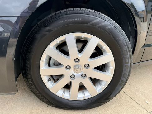 Used 2016 Chrysler Town & Country Touring FWD image 18