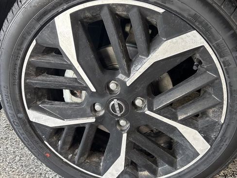 Used 2023 Nissan Versa SR w/ Trunk Package image 9