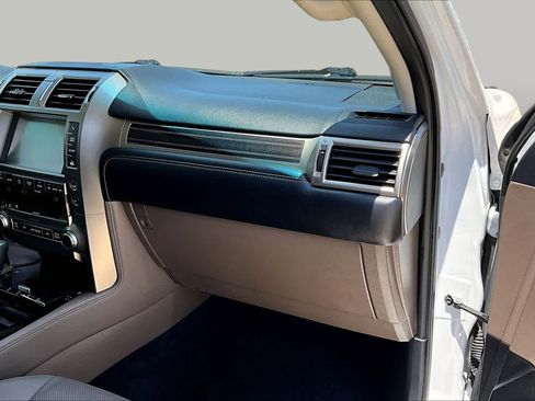 Used 2020 Lexus GX 460 Premium w/ Premium Package AWD/4WD image 19