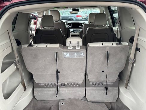 Used 2018 Chrysler Pacifica Touring-L w/ Advanced Safetytec Group image 22