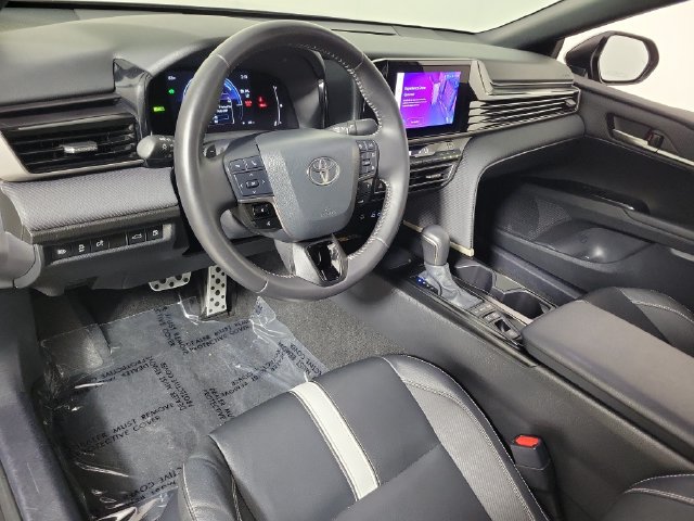 Used 2025 Toyota Camry SE w/ Convenience Package FWD image 18