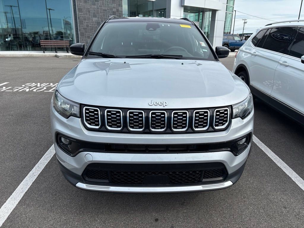 Used 2025 Jeep Compass Limited AWD/4WD image 2