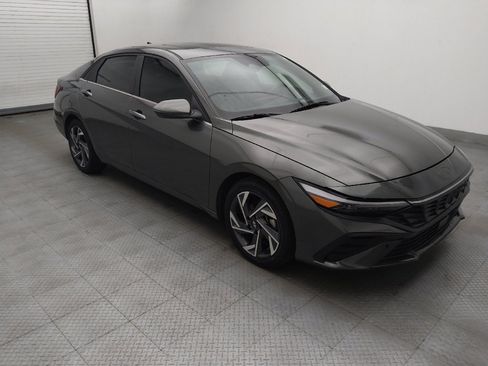 Used 2025 Hyundai Elantra Limited FWD image 11