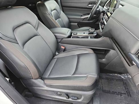 Used 2024 Nissan Pathfinder SL image 22