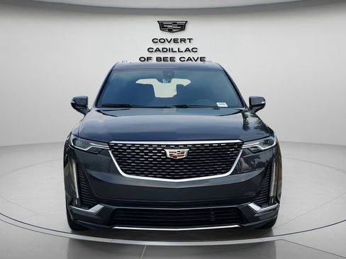 Used 2022 Cadillac XT6 Premium Luxury image 2