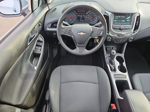 Used 2018 Chevrolet Cruze LT image 11