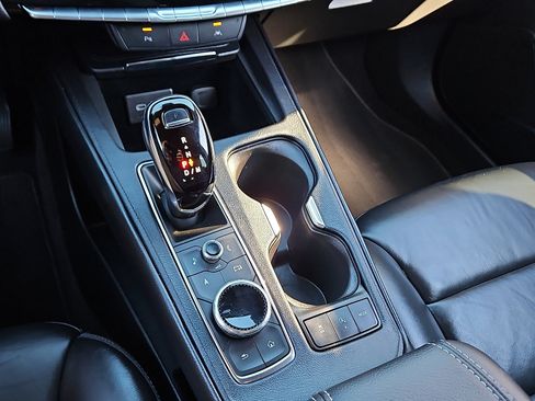 Used 2024 Cadillac XT4 Premium Luxury image 13