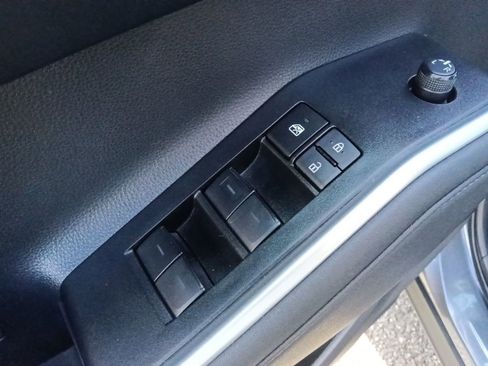 Used 2023 Toyota Highlander L image 12