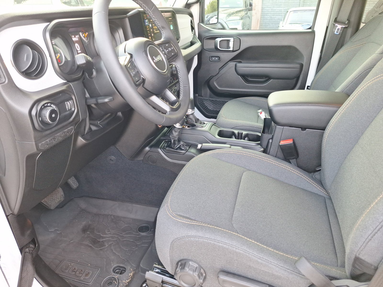 Used 2025 Jeep Wrangler Sport AWD/4WD image 15