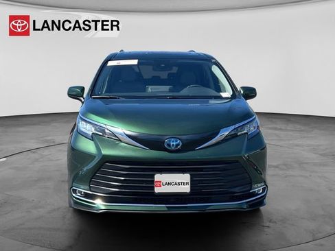 Certified 2023 Toyota Sienna XLE FWD image 2
