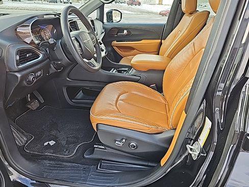 Certified 2022 Chrysler Pacifica Pinnacle image 19