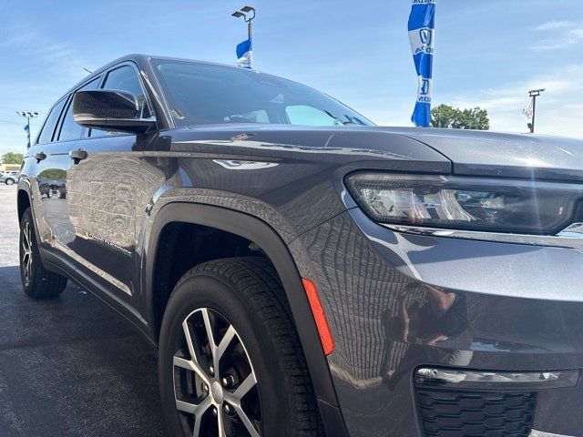 Used 2024 Jeep Grand Cherokee L Limited AWD/4WD image 9