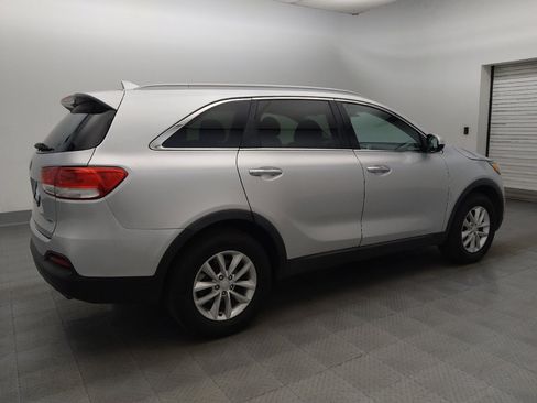 Used 2018 Kia Sorento FWD image 10