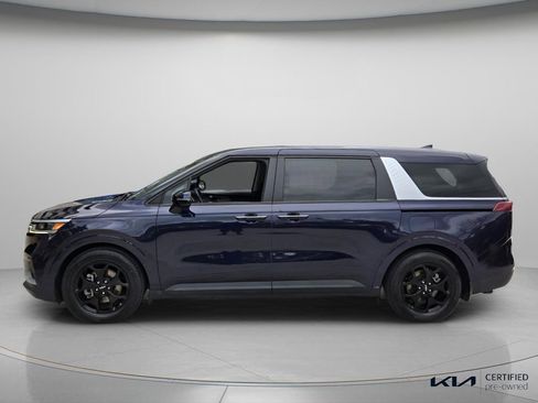 Used 2022 Kia Carnival LX FWD image 3