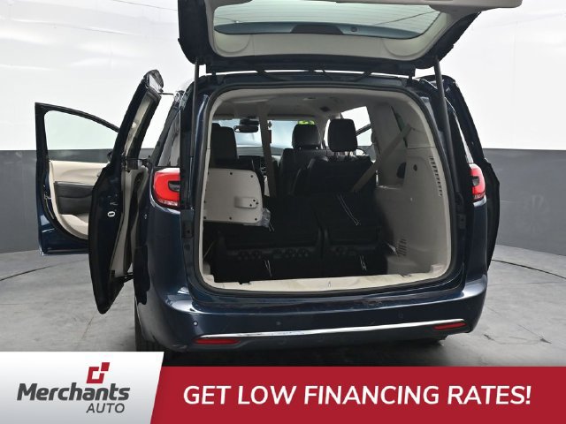 Used 2023 Chrysler Pacifica Touring-L FWD image 48