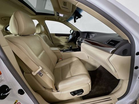 Used 2015 Lexus LS 460 image 33