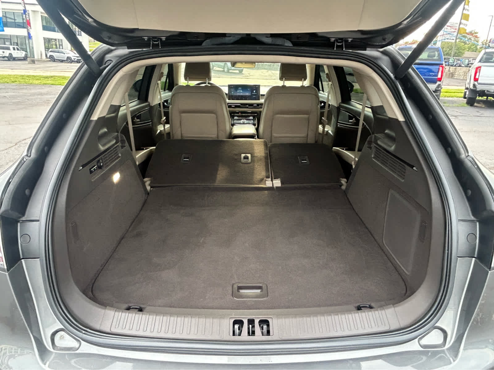 Used 2023 Lincoln Nautilus FWD image 7