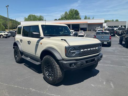 New 2026 Ford Bronco Badlands AWD/4WD image 3