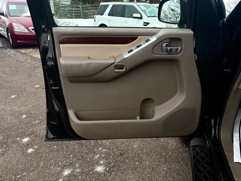 Used 2009 Nissan Pathfinder LE w/ Navigation Pkg image 9