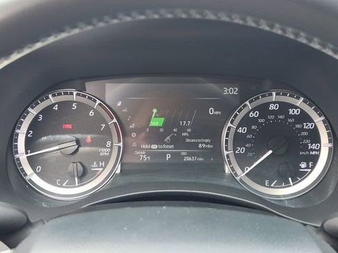 Used 2024 Toyota Highlander XLE image 11