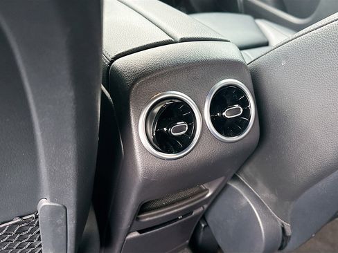 Used 2021 Mercedes-Benz GLA 250 image 23