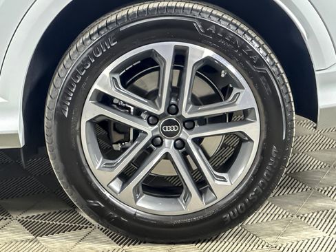 Used 2025 Audi Q5 Premium w/ Convenience Package image 25