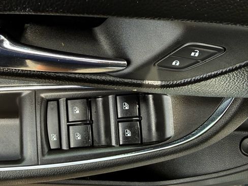 Used 2017 Chevrolet Cruze LT FWD image 14